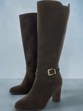 White Mountain Women's Dark Brown Suede Block Heel Boots with Buckle Accent 9M